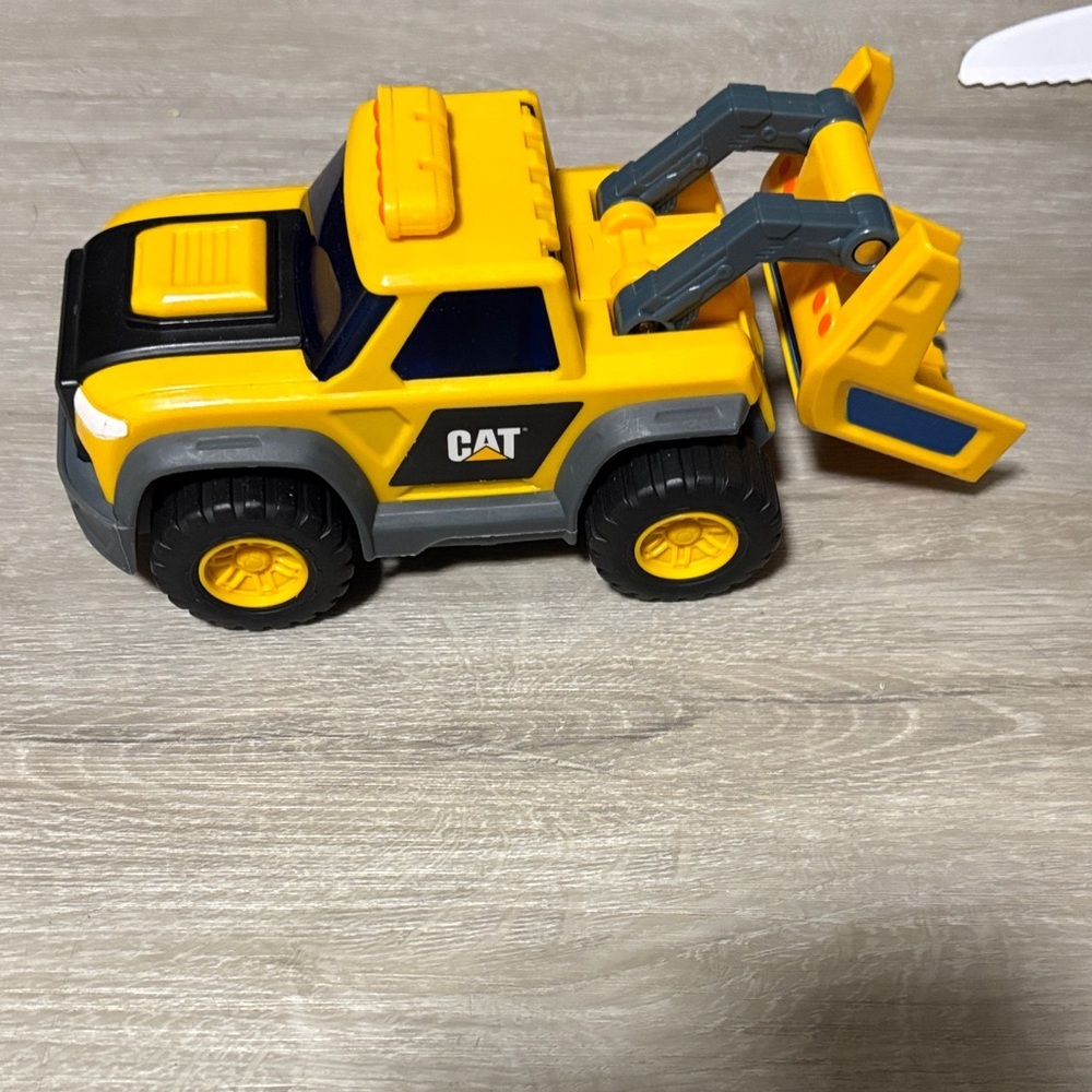 Caterpillar Yellow‎ and Black Toy Truck